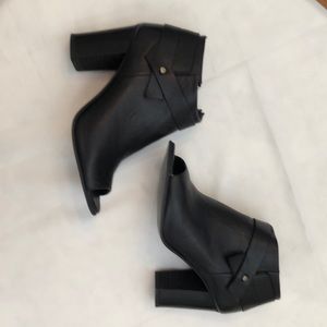 Steve Madden open toe sandals